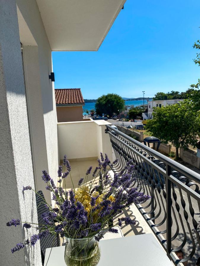 Apartments Dalmatino Vodice Exteriör bild
