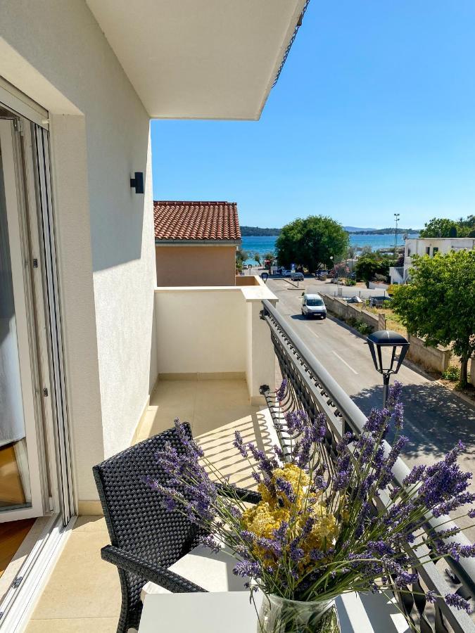 Apartments Dalmatino Vodice Exteriör bild
